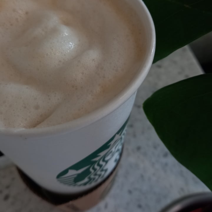 photo of Starbucks Flat White shared by @victoriiiame on  09 Jul 2022 - review