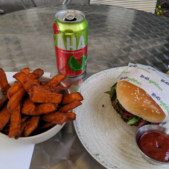photo of Veggie Grill Veggie Burger shared by @plantbasednoob on  16 May 2021 - review