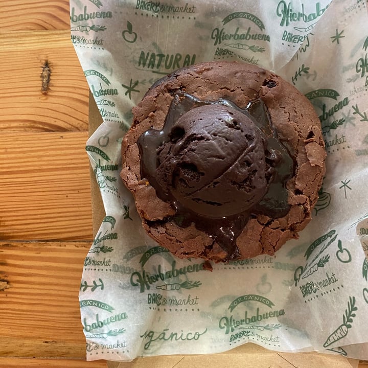 review photo of Hierbabuena Brownie con helado shared by @naranjaypomelo on 14 Mar 2021 - review