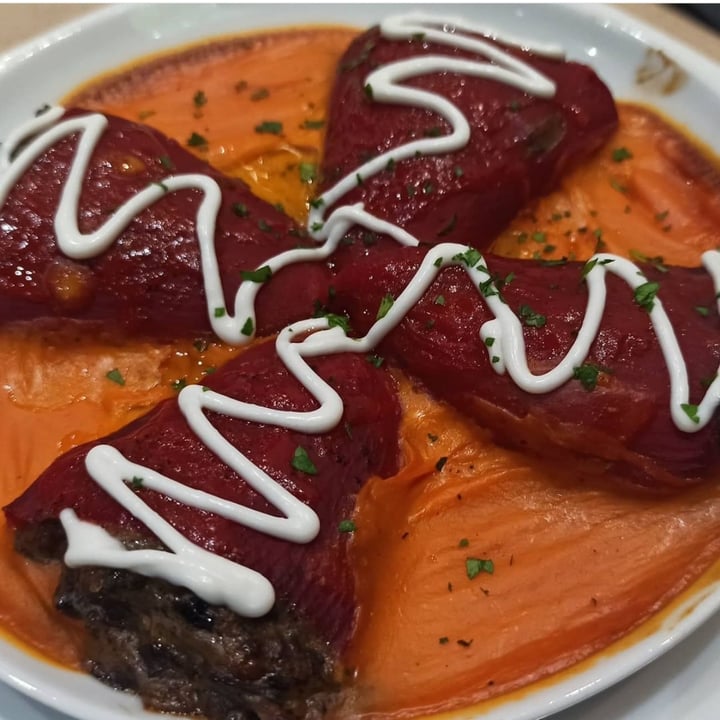 photo of Black Salad Pimientos del Piquillo shared by @shukaldari on  22 Oct 2021 - review