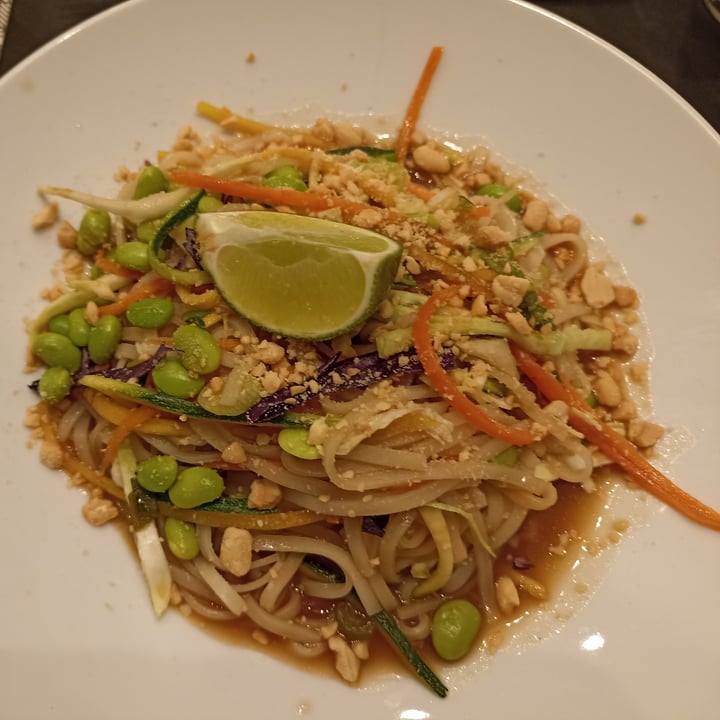 review photo of Hops Beerstrò Vegan Pad Thai shared by @martabiason on 29 Apr 2022 - review