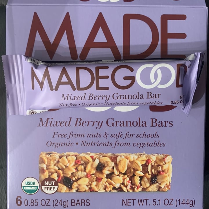photo of Made Good Mixed Berry Granola Bars shared by @funfettiantichrist on  04 Aug 2021 - review