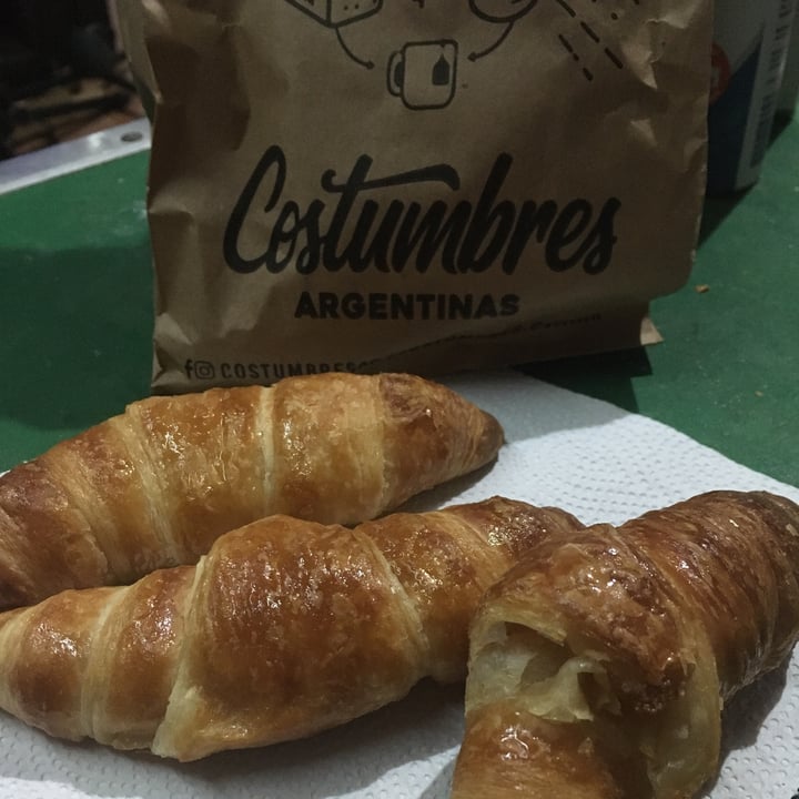 photo of Costumbres Argentinas Cornetto Vegano shared by @lauchis on  30 Jul 2020 - review
