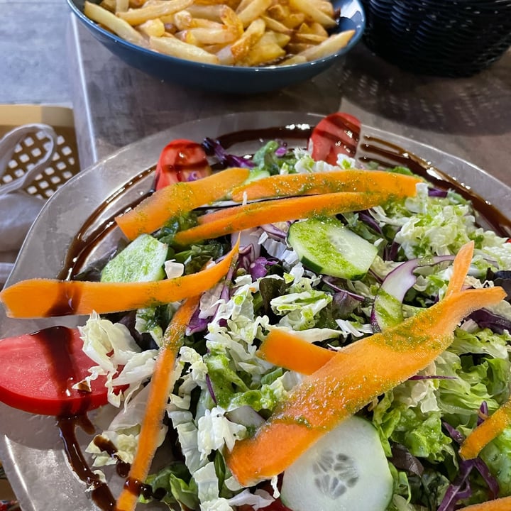photo of A casa di u Nebbiu salad and chips shared by @bresciaveg on  12 Aug 2022 - review