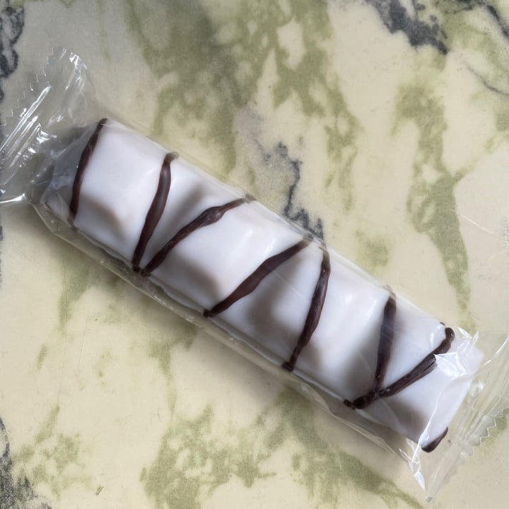 photo of LoveRaw Cre&m Wafer Bar White Choc shared by @appleappleamanda on  17 Jun 2021 - review