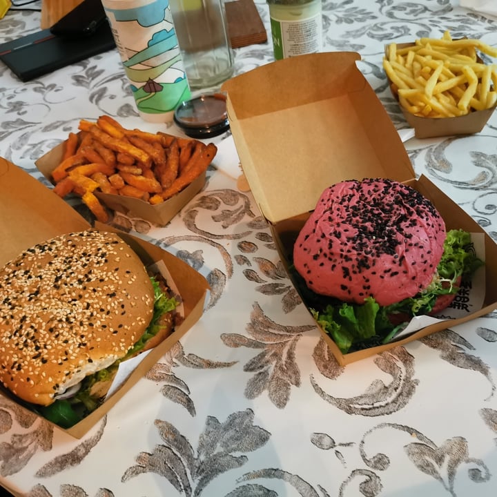 photo of Vegan Junk Food Bar Daddy Mc Chik’n shared by @cassandrissima on  06 Oct 2020 - review