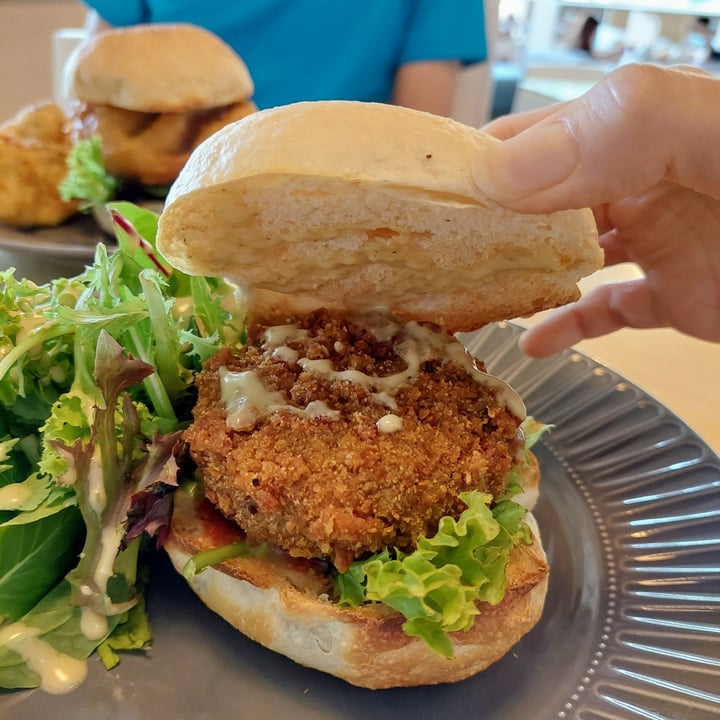 photo of Real Food Lentil Quinoa Croquette Burger shared by @windgal on  16 Feb 2022 - review