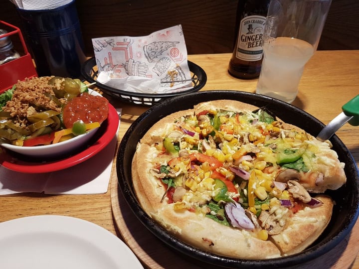 review photo of Pizza Hut Restaurants Vegan Veggie shared by @b14h4m0n on 19 Jul 2019 - review