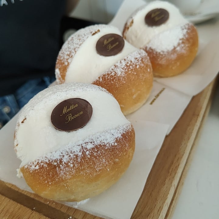 review photo of Les Plus Bon Maritozzo alla panna shared by @annad on 24 Sep 2022 - review