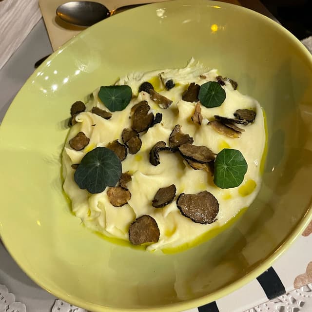 Photo of the dish “Puré Di Patate Ratte E Tartufo”