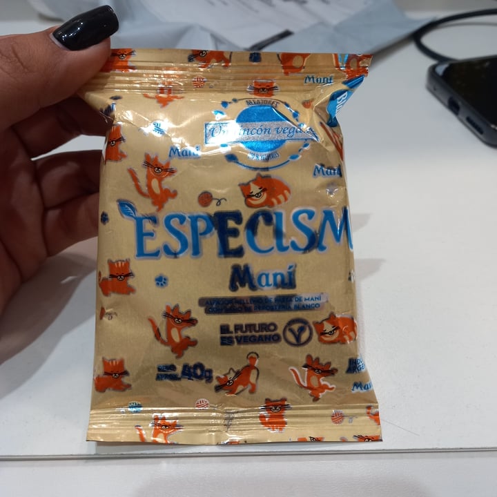 photo of Un Rincón Vegano Especismo Cero Alfajor Relleno De Mani Con Baño De Repostería Blanco shared by @veeronicag on  22 Nov 2021 - review