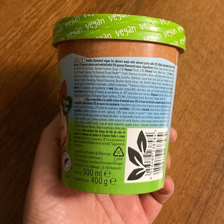 review photo of Vemondo Vegan ice dessert peanut butter & cookies shared by @mayasara on 20 Sep 2022 - review