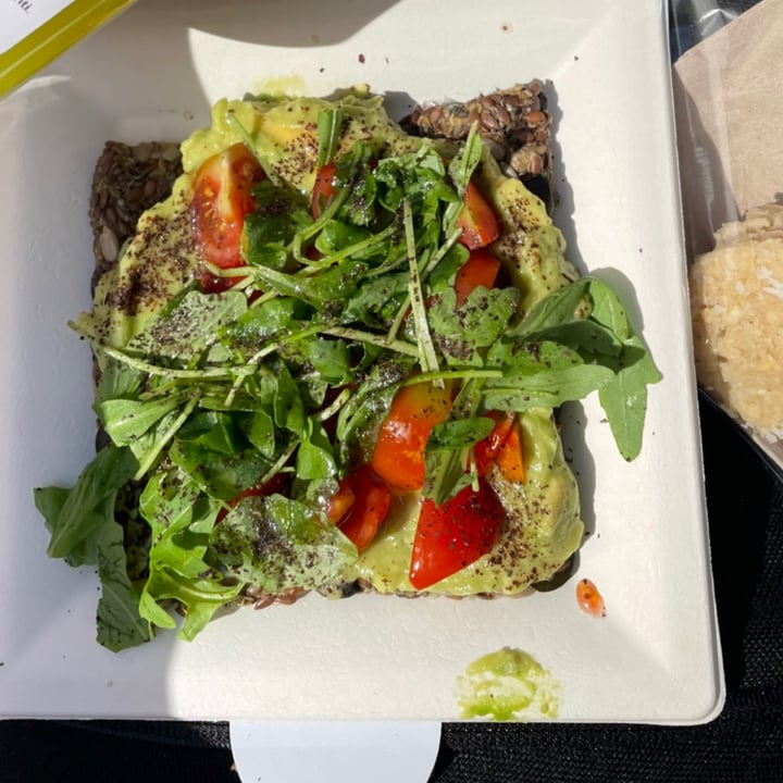 photo of Slow Juice Avocado Raw Toast shared by @bibamiche on  30 Nov 2021 - review