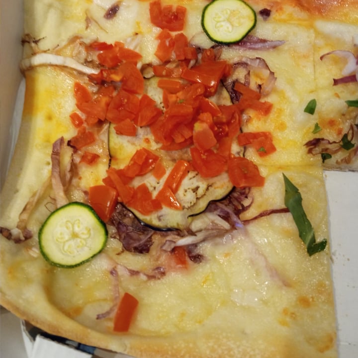 photo of La tana della pizza Pizza shared by @gloria18 on  15 Apr 2022 - review