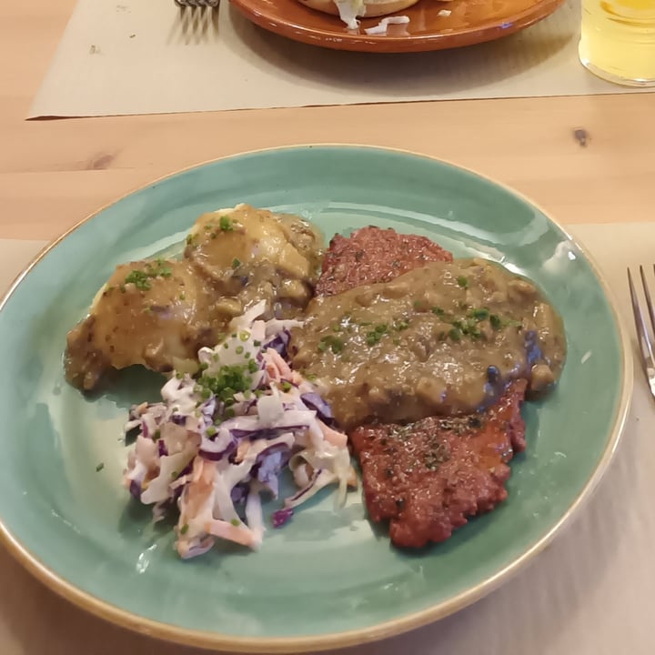 photo of Dorothy's Veggie Bistro Filete salisbury shared by @yemapel on  22 May 2022 - review