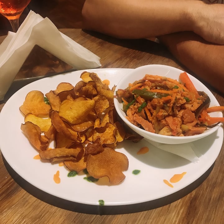 review photo of Espacio Qhipa Cazuela de chorizo vegano con batatas fritas shared by @fercross2vegan on 28 Feb 2022 - review