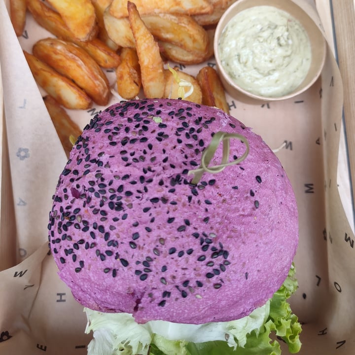 photo of Flower Burger Cherry Bomb shared by @agnetrem on  23 Apr 2022 - review