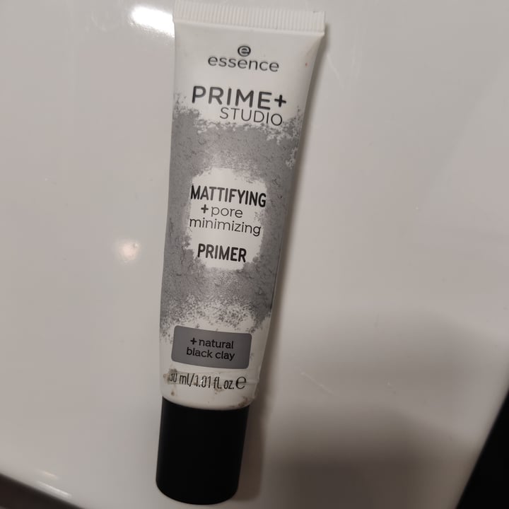 photo of Essence  Primer opacizzante shared by @aletofulover on  20 Apr 2022 - review