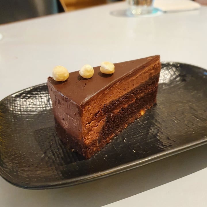 photo of Privé Paragon Hazelnut Praline Cake shared by @mavv1 on  13 Dec 2020 - review