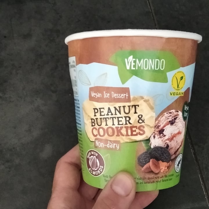photo of Vemondo  ice cream peanut shared by @veggylove on  14 Aug 2022 - review