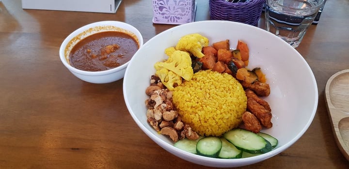 photo of La Juiceria Superfoods Signature Rendang Bowl shared by @shannagen on  22 Oct 2018 - review