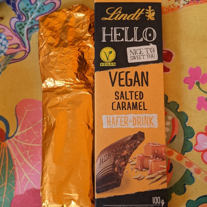 photo of Lindt Hello Vegan Salted Caramel shared by @orsablu on  15 Aug 2022 - review