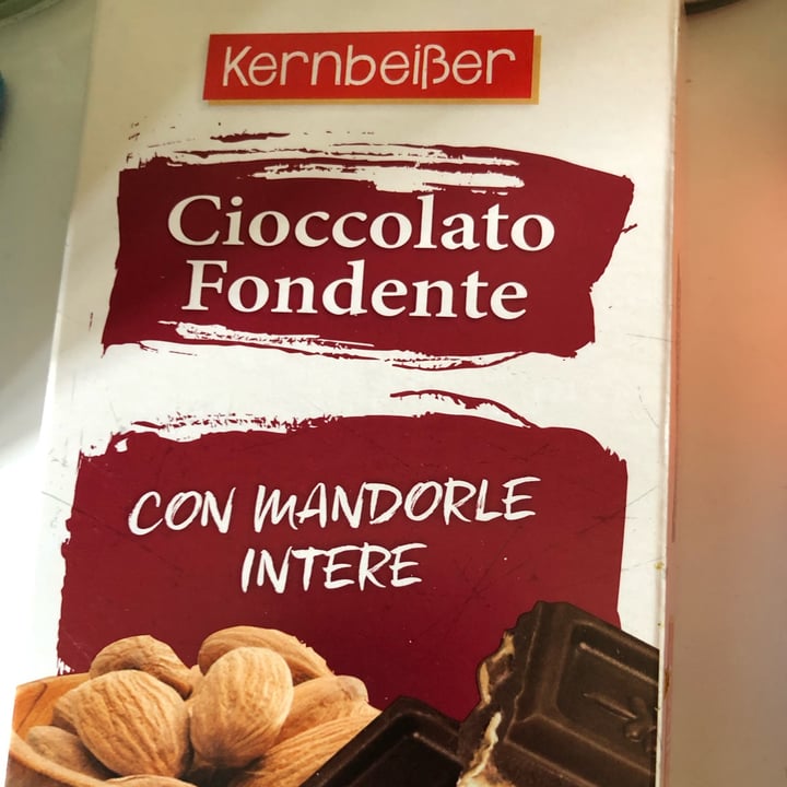 photo of Kernbeiber Cioccolata fondente con mandorle intere shared by @gypside on  10 Apr 2022 - review