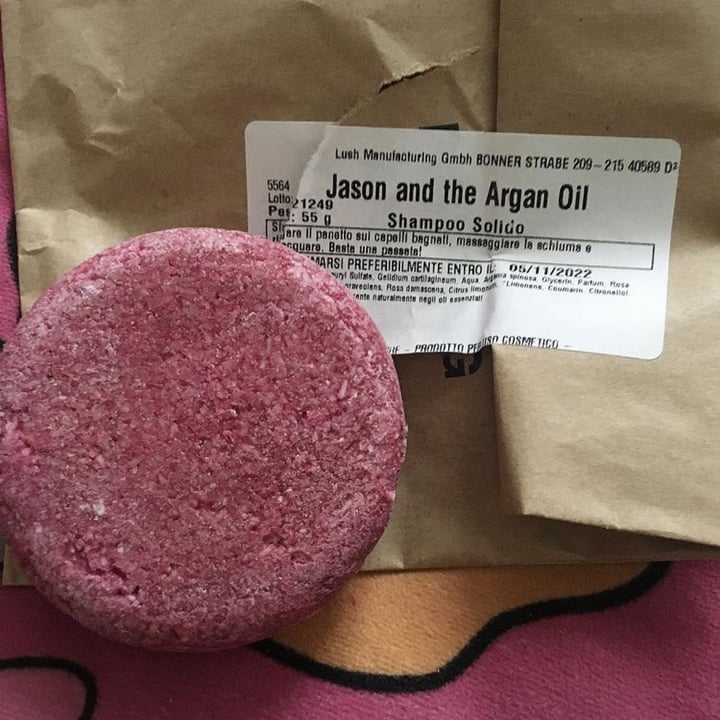 review photo of LUSH Fresh Handmade Cosmetics "New" Shampoo en barra shared by @silvienji13 on 27 Nov 2021 - review