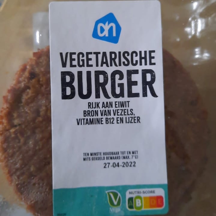 photo of Albert Heijn Vegetarische Bert's deluxe burger shared by @rossella97 on  06 Apr 2022 - review