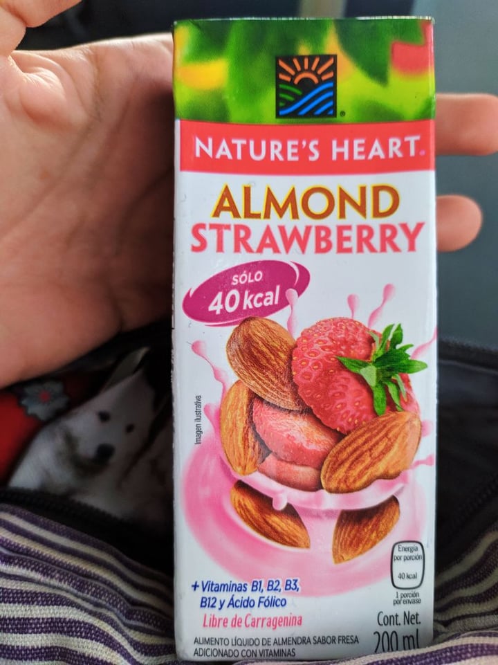 photo of Nature's Heart Bebida de Almendra sabor Fresa shared by @abejitavampiro on  11 Dec 2019 - review