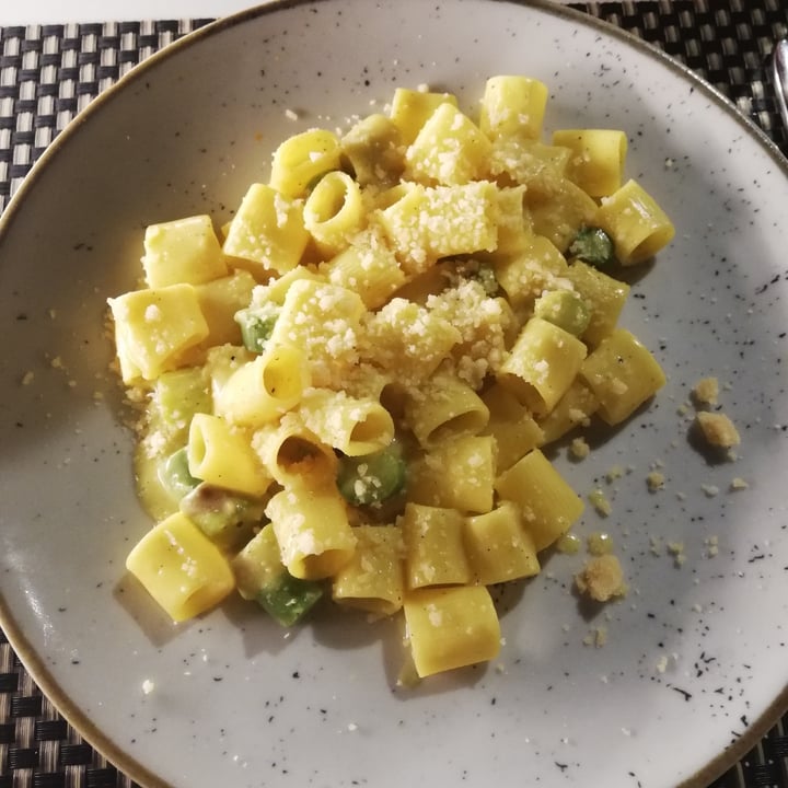 photo of L'OV Osteria Vegetariana Gnocchetti al Pesto Di Erbe Anacardi E Pomodorini Secchi shared by @mila94 on  30 May 2022 - review