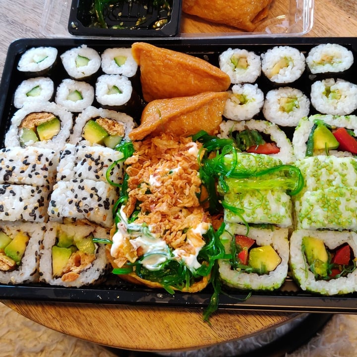 review photo of Sushi Time Utrecht Vegan Dream Box shared by @hellyeahkate on 10 Jul 2020 - review