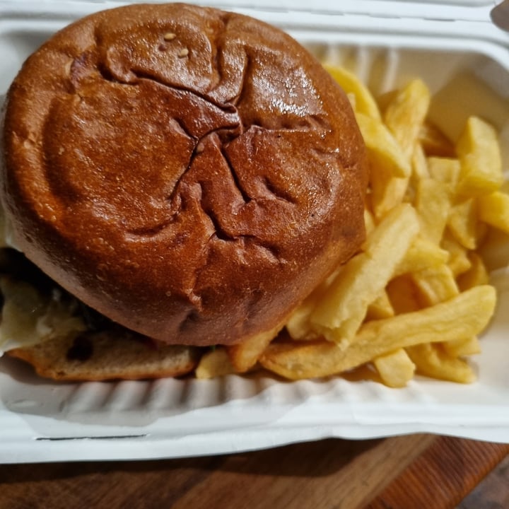 photo of Lime Tree Cafe Beyond Burger shared by @carmz on  18 Sep 2022 - review