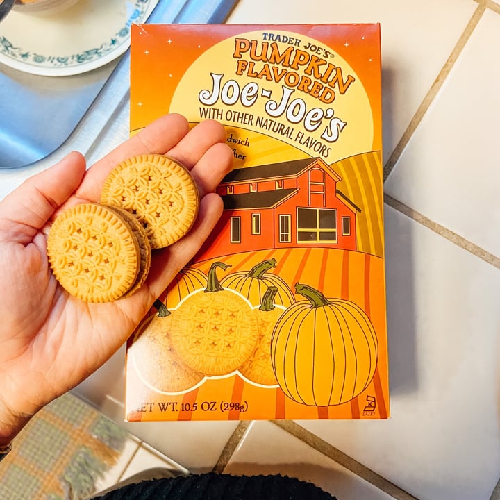 photo of Trader Joe's Pumpkin Joe-Joe’s shared by @cheerfulchickpea on  08 Nov 2021 - review