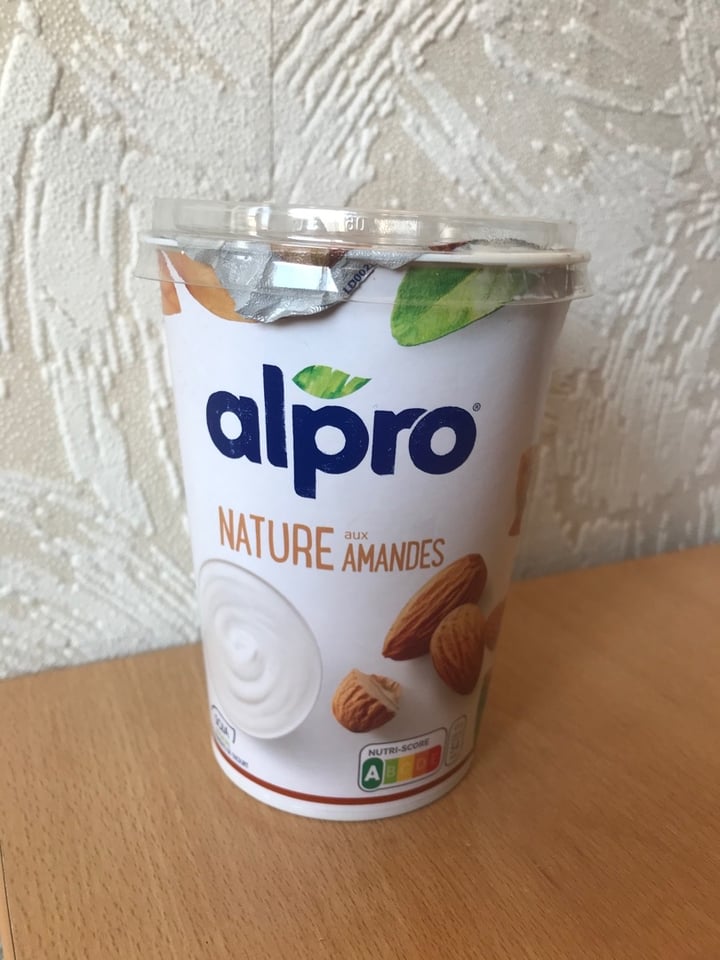 photo of Alpro Yogurt Natural con Mandorla/Amande shared by @kiananas on  23 Mar 2020 - review