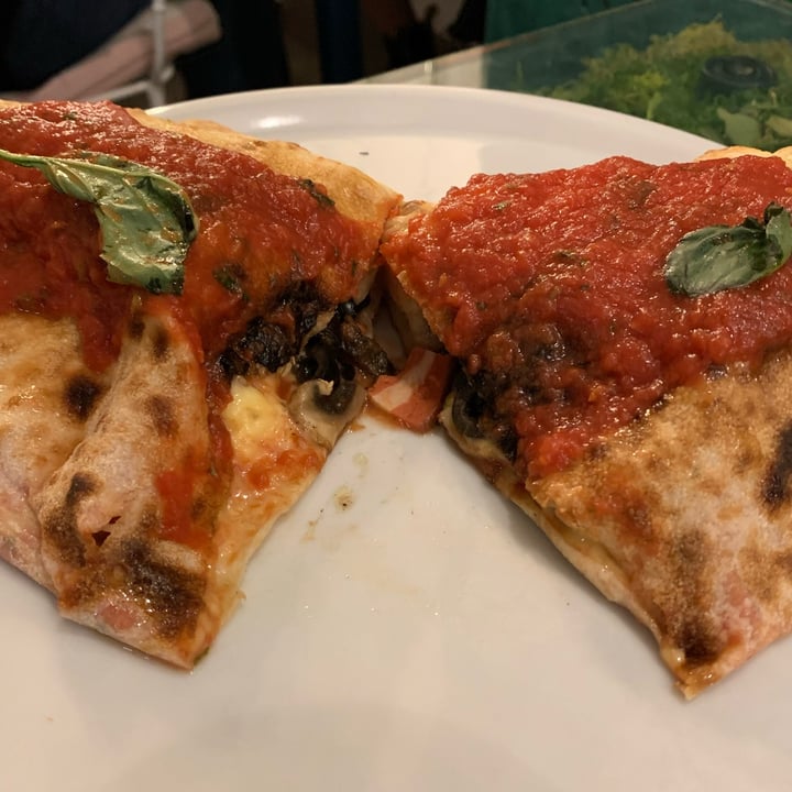 review photo of Pizzi & Dixie Calzone shared by @sevoya on 11 Dec 2021 - review