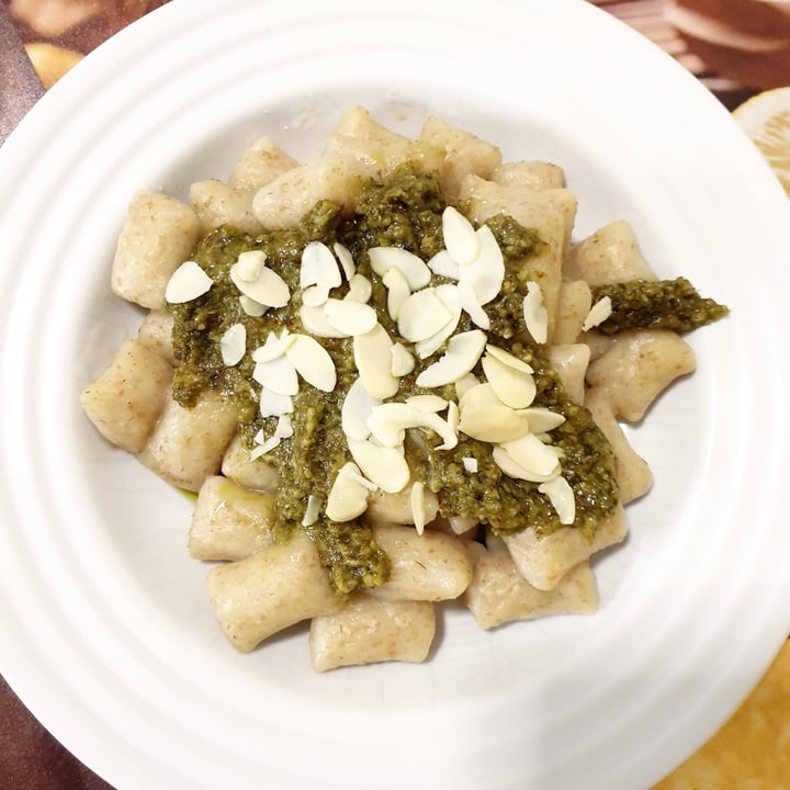 photo of Barilla Pesto Basilico Vegan shared by @fellfromclear on  08 Jan 2021 - review