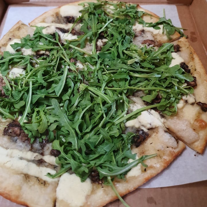 photo of Virtuous Pie Superfunghi shared by @anistavrou on  12 Jun 2022 - review