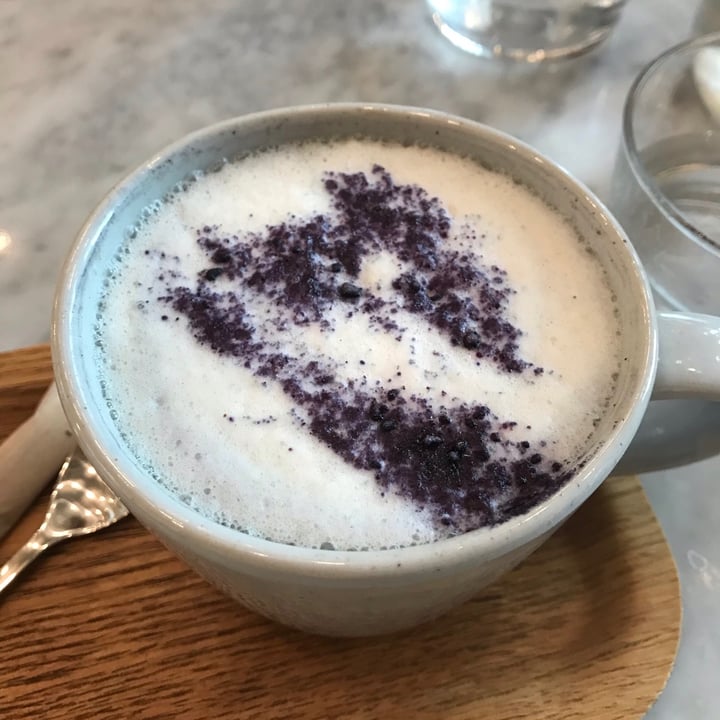 review photo of LOV Restaurant Blue Lavender Latte shared by @kelty on 07 Sep 2021 - review