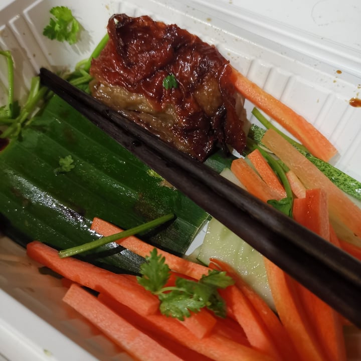 photo of Loving Hut Vegan Peking Duck Wrap shared by @ananelia on  14 Mar 2022 - review