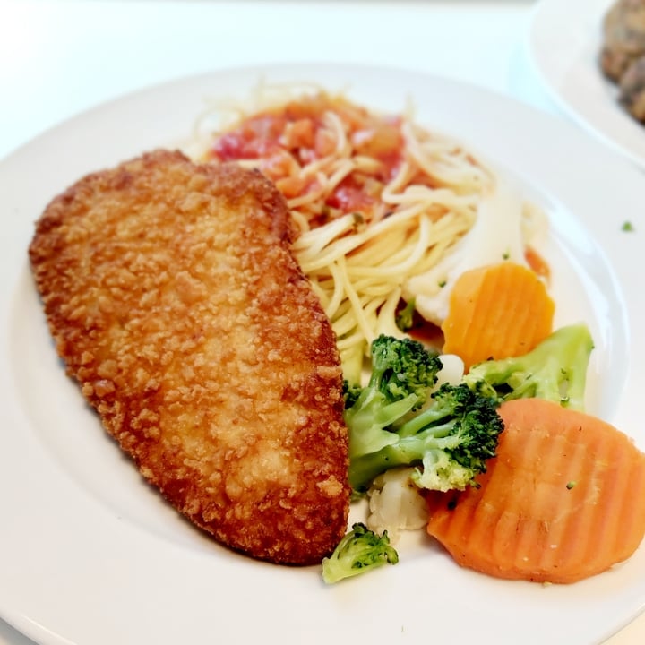 photo of IKEA Alexandra Plant-based schnitzel and spaghetti with tomato sauce shared by @herbimetal on  05 Apr 2022 - review