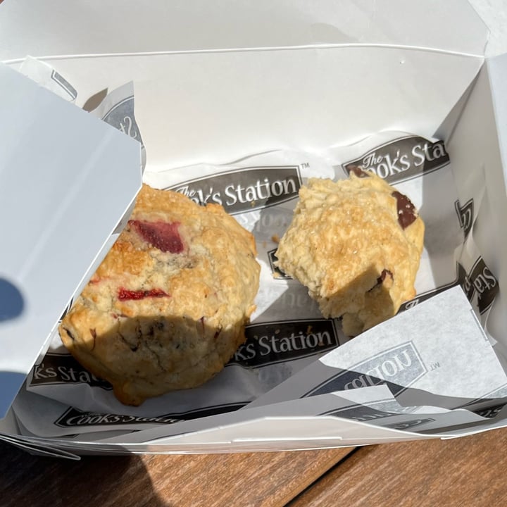 photo of The Cook's Station Strawberry Scone shared by @drjennpt on  18 Apr 2022 - review