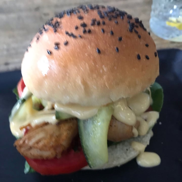 photo of Hudsons The Burger Joint (Parkhurst) The Frontliner Burger shared by @vangees16 on  25 Jan 2021 - review