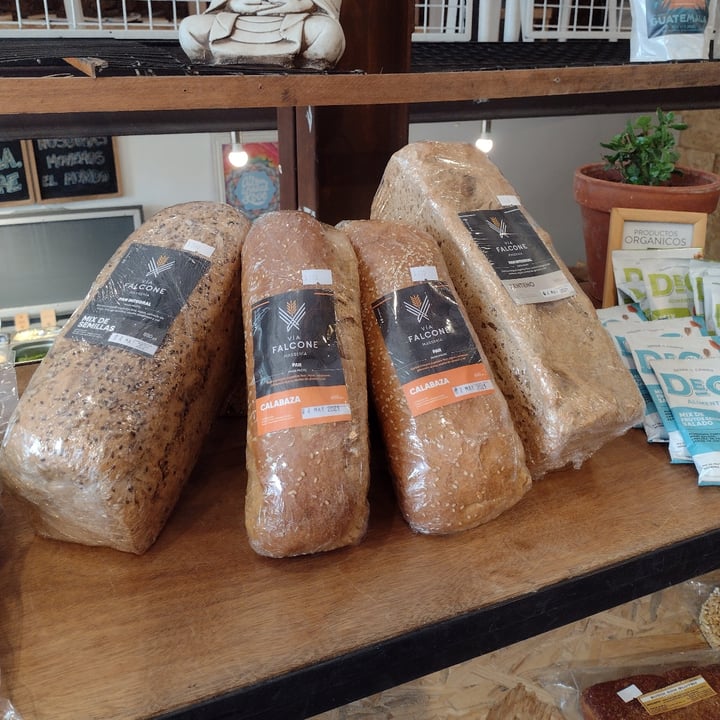 review photo of Vía Falcone Pan De Masa Madre (Remolacha) shared by @sofidebona on 20 Apr 2021 - review