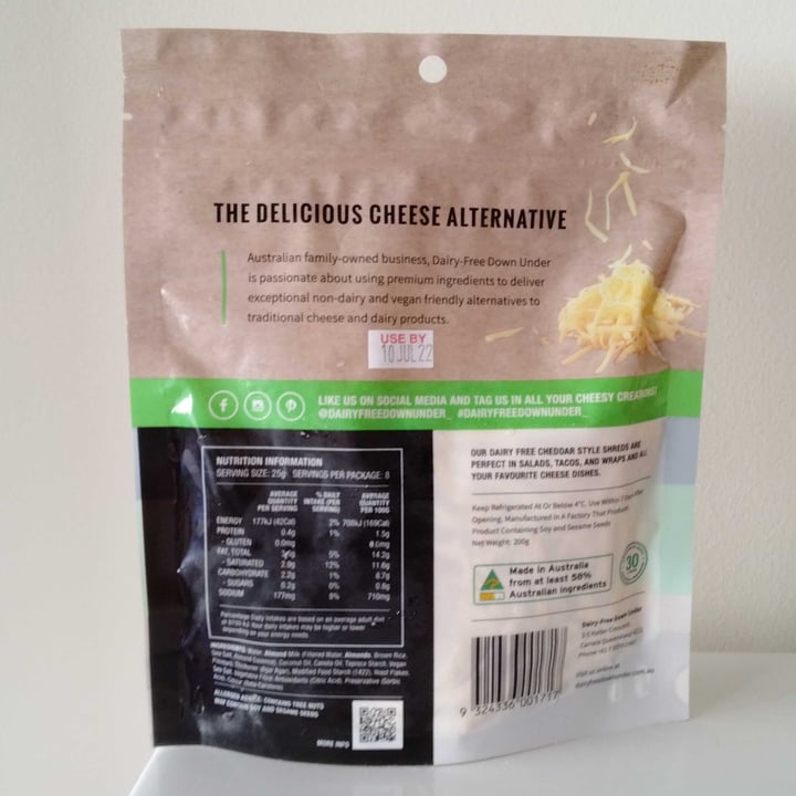 photo of Dairy Free Down Under Cheddar style shreds shared by @veganadam on  17 Jan 2022 - review