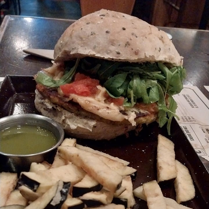 review photo of Viejo Dave Vegana shared by @valula on 25 Aug 2022 - review