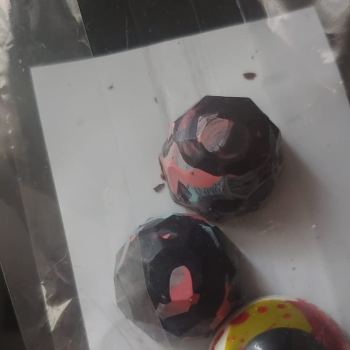 review photo of Cheeky chocolatier Pistachio praline shared by @demxnthekid on 17 Nov 2021 - review
