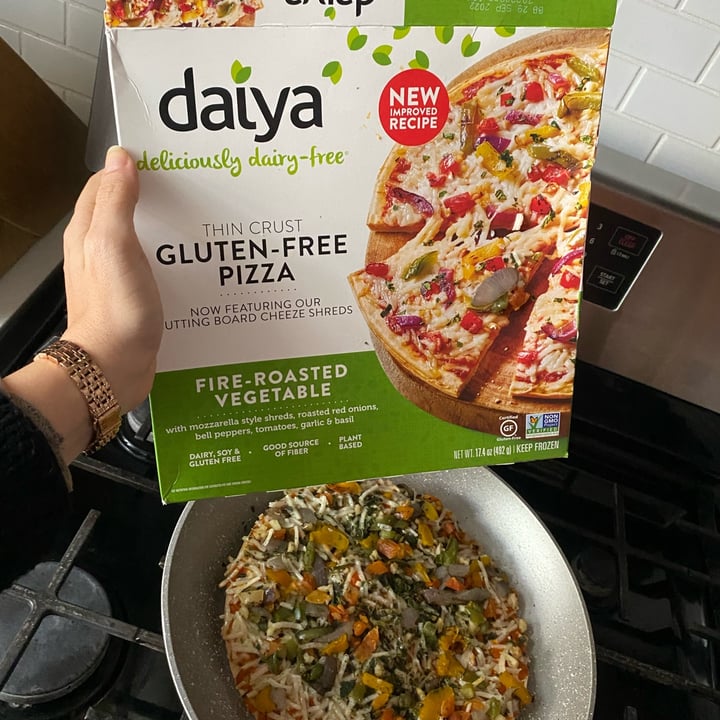 photo of Daiya Daiya gluten free pizza shared by @larissamaluf on  01 Nov 2022 - review