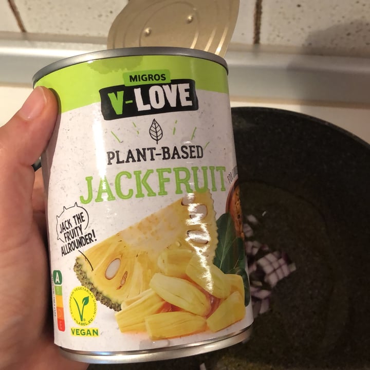 review photo of Migros V-Love Jackfruit shared by @eliemme on 06 Jul 2022 - review