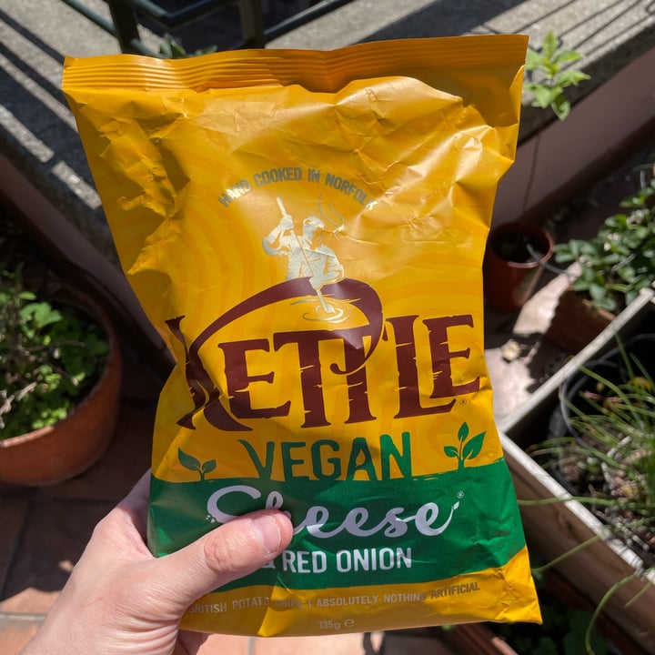 review photo of Kettle Vegan Sheese & Red Onion shared by @cachondovegano on 01 May 2022 - review